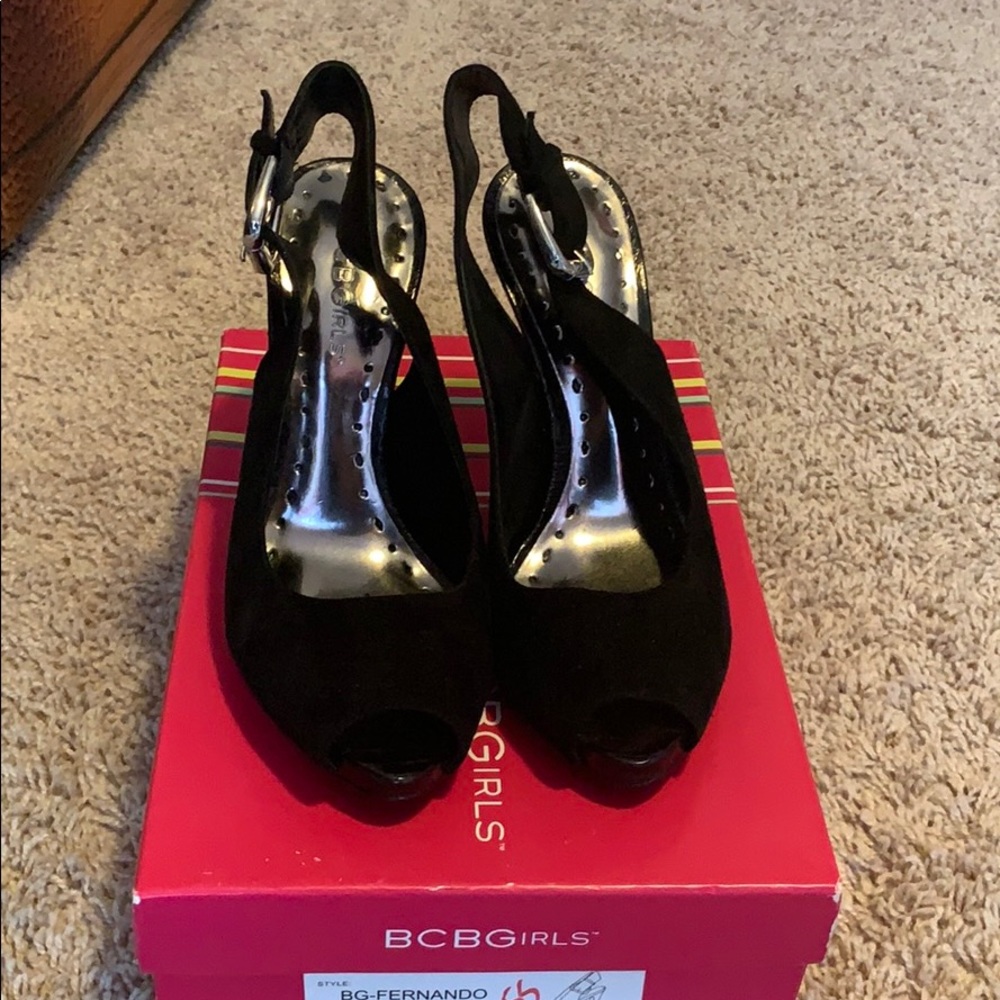 BCBG black sandals size 6